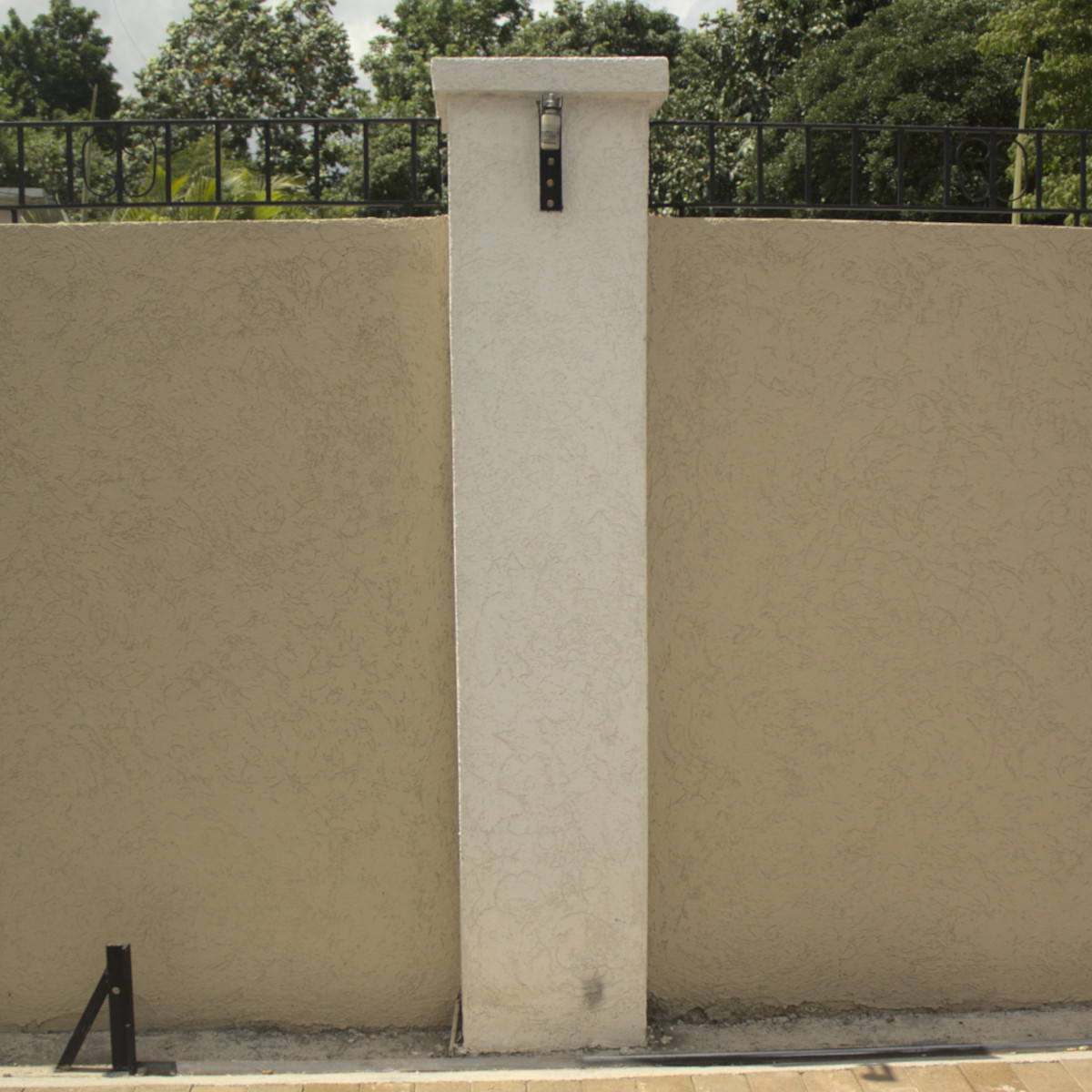 Diamond D200 on exterior wall